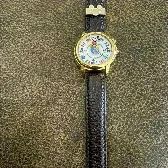 Mickey Mouse international flags musical watch by Lorus.  Vintage. Never worn. - Picture 7 of 7